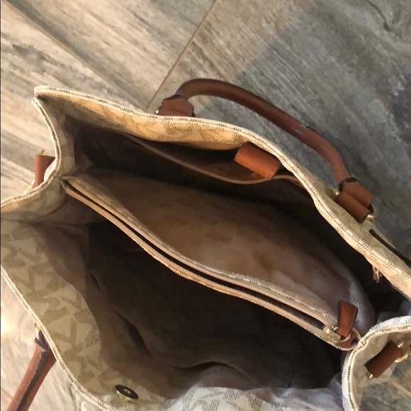 Michael Kors bag - Picture 2 of 4